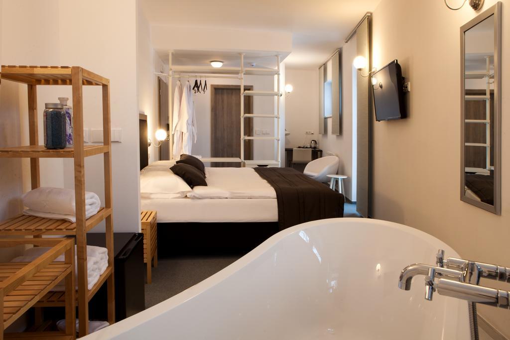 Hotel Koruna คลูเม็ตซ์ นาด ชิดลิโนว์ ภายนอก รูปภาพ