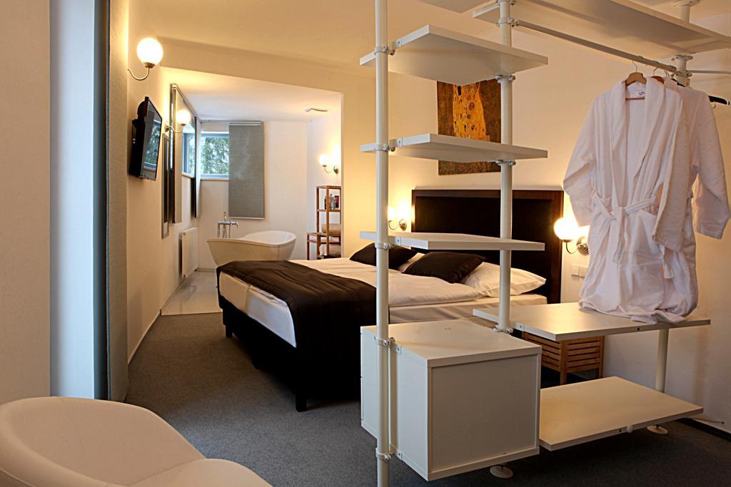 Hotel Koruna คลูเม็ตซ์ นาด ชิดลิโนว์ ภายนอก รูปภาพ